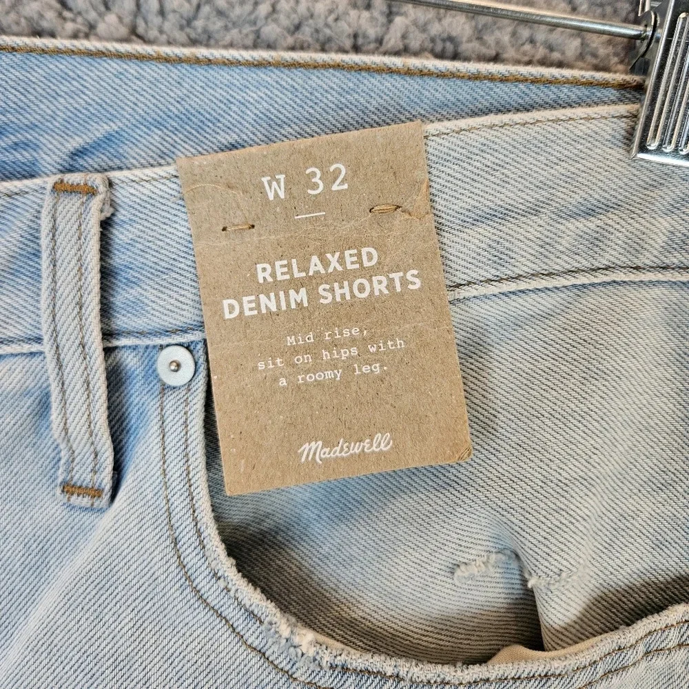 Madewell Light wash relaxed denim raw hem cut off Jean shorts Sz 32